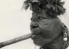 5482Sa-Havanna-Frau-mit-Zigarre-Detail-sw1