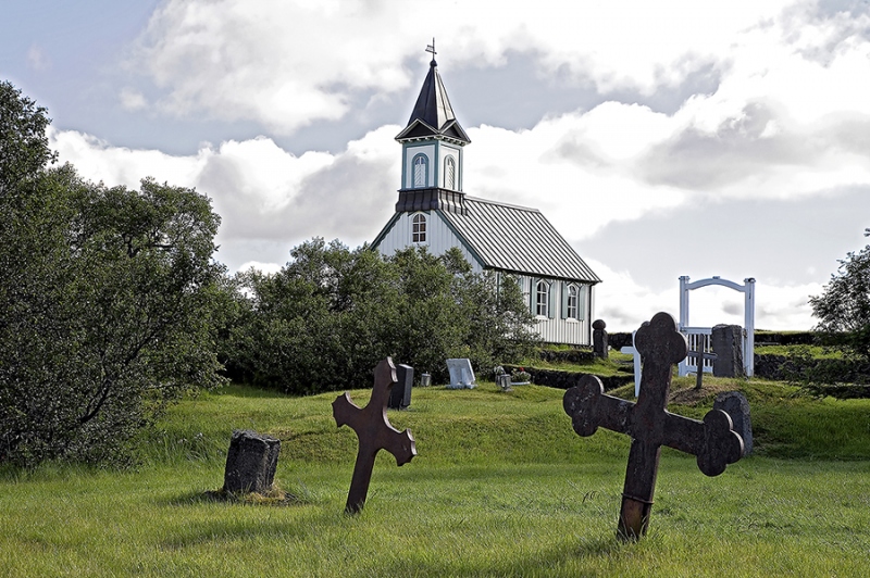 3540B-Kirche-mit-Friedhof-Pingvellir-Island