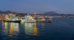 4514TZ-Schiffe-im-Hafen-von-Mindelo-Abend-auf-Insel-Sao-Vicente-Kapverden