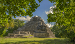 1732UZ-Maya-Pyramide-in-Mahaual-Mexico