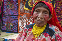 5264SC-Portrait-einer-indigenen-Frau-auf-Insel-Panama