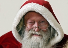 Weihnachtsmann mit Augenzwinkern