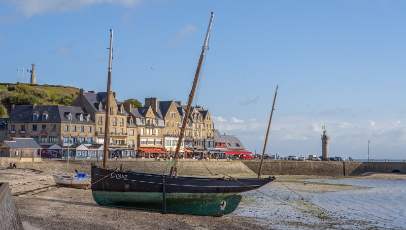 3126TZ-Cancale-Boote-am-Strand
