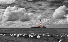 4553-60B 5482B Wolkenstimmungen am Leuchtturm von Westerhever St Peter Ording sw coloriert