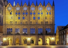 8126C-28C Rathaus am alten Markt Stralsund Abendstimmung HDR