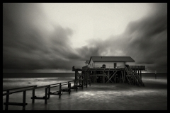 9057i St Peter Ording Haus in der Brandung sw