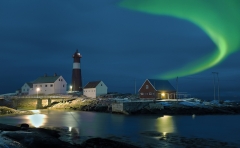 1949L-Leuchtturm-Hamaroy-Nordwegen-Nordlicht