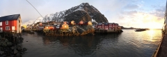 8491G-97G-A-alte-Fischerhütten-Lofoten-Panorama-2