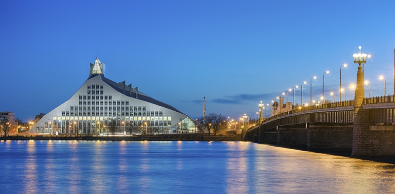 Riga Lettland Brücke Düna Fluss Nacht
