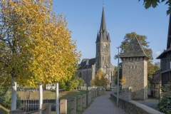 1556Q-Herbst-am-alten-Hafen-mit-kath-Kirche-Rinteln