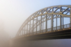 1_9119M-Bruecke-in-Rinteln-im-Nebel