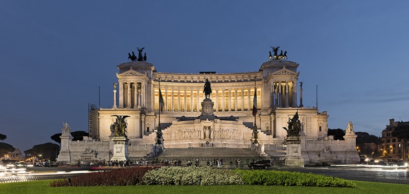 0576K-Monumente-a-Vittoria-Emanuele-II-Rom-Piazza-Venezia-beleuchtet