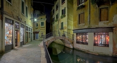 826-865B-Panorama-Gasse-Venedig-mit-Masken-HDR-ok