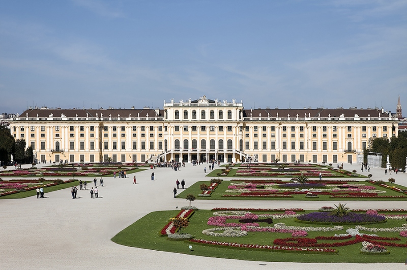 5233D-Schloss-Schönbrunn-Wien-mit-Schlossgarten