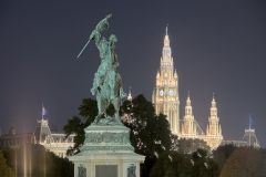 5053D-50D-Statue-Erzherzog-Karl-auf-dem-Heldenplatz-vor-Rathaus-Wien-beleuchtet-HDR